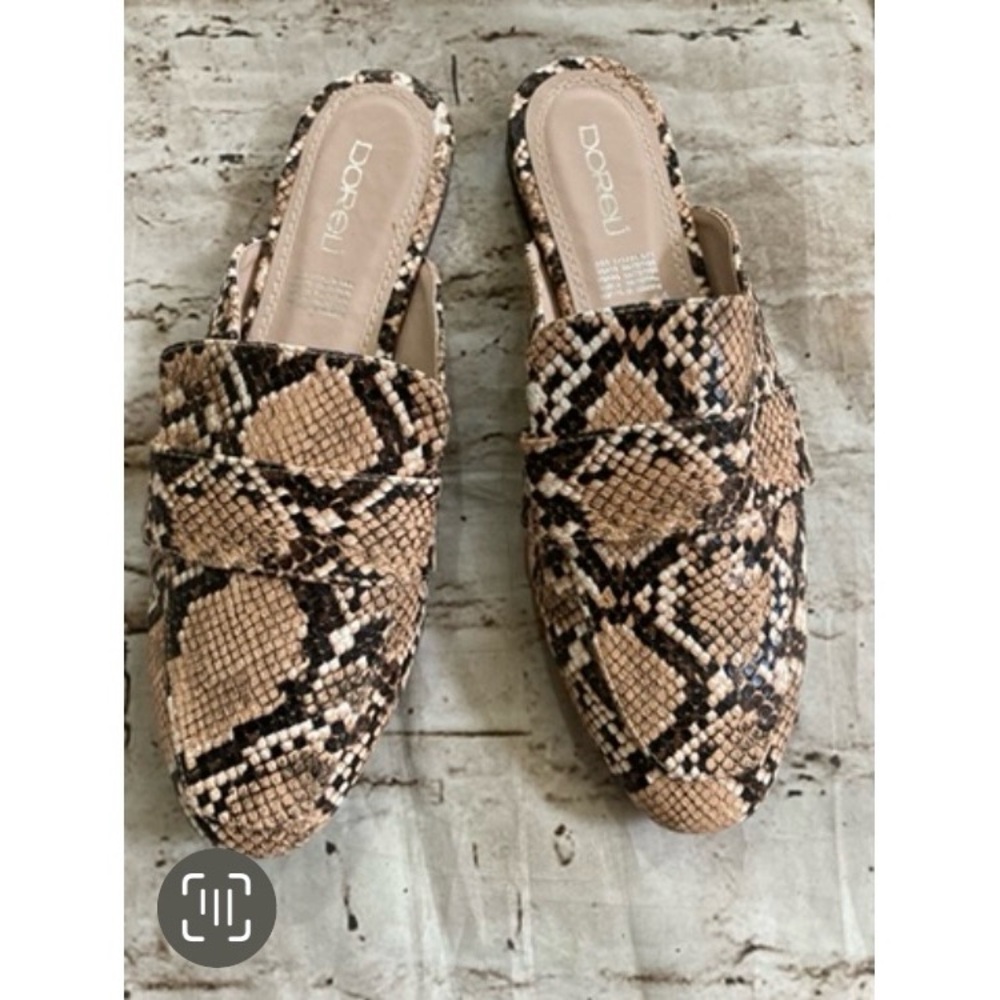NWOT Doreli  faux Snakeskin Mules - size 6